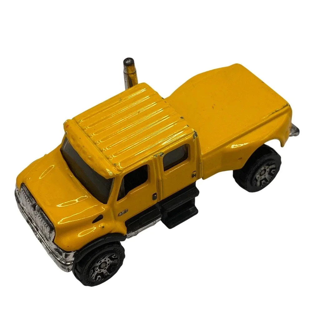 Matchbox 2005 International CXT Pickup Truck Yellow Diecast Toy Car Mattel‎